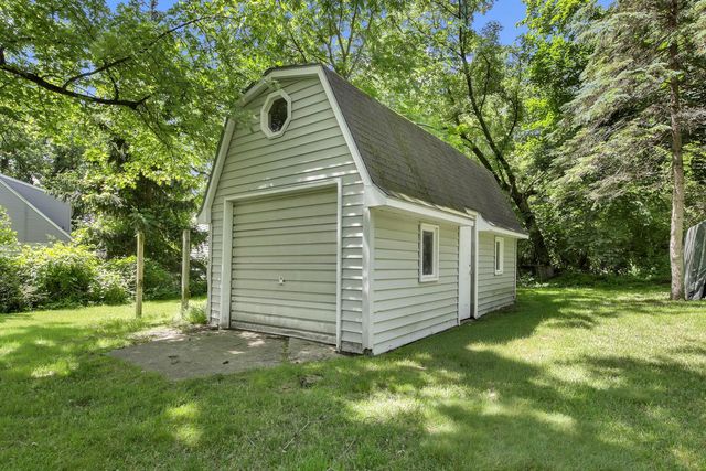 4135 S Racine AVENUE, New Berlin, WI 53146