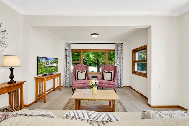 4135 S Racine AVENUE, New Berlin, WI 53146