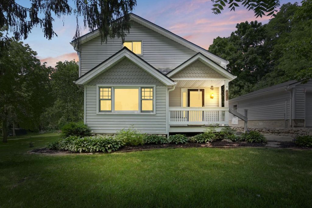 4135 S Racine AVENUE, New Berlin, WI 53146