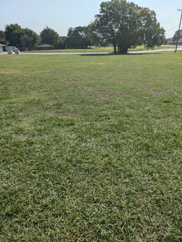 1027 E Beltline Road, Desoto, TX 75115