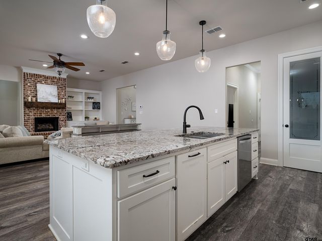 261 Heritage Way, Bullard, TX 75757