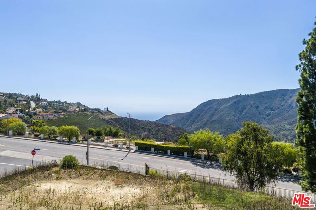 1405 El Bosque Court, Pacific Palisades (los Angeles), CA 90272