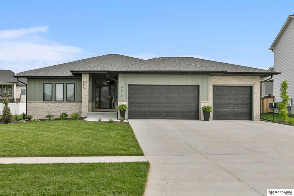 8819 Appaloosa Lane, Lincoln, NE 68520