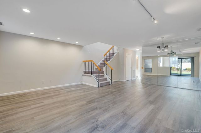 29 Stanford Court, Wantagh, NY 11793