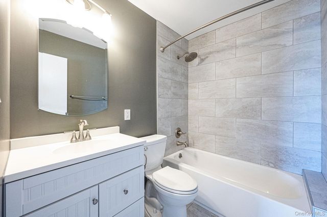 29 Stanford Court, Wantagh, NY 11793