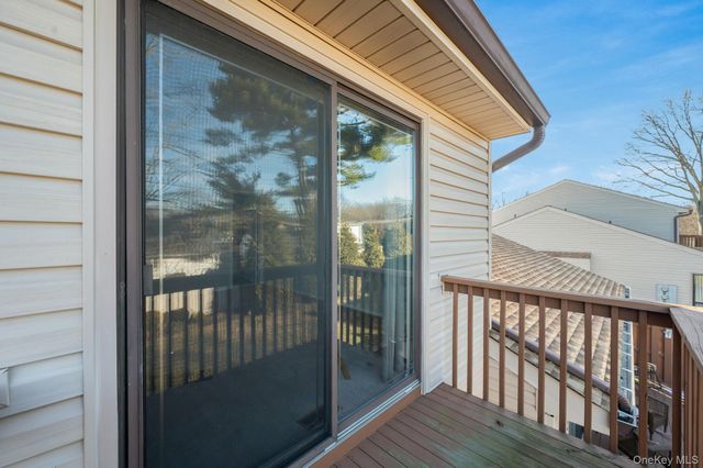 29 Stanford Court, Wantagh, NY 11793