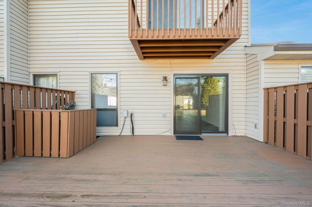 29 Stanford Court, Wantagh, NY 11793