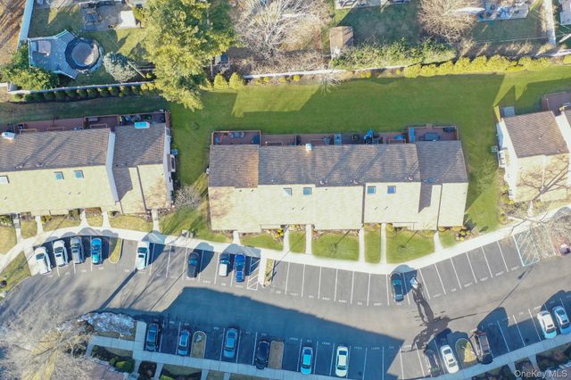 29 Stanford Court, Wantagh, NY 11793