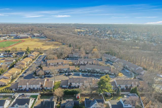 29 Stanford Court, Wantagh, NY 11793