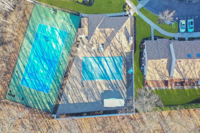 29 Stanford Court, Wantagh, NY 11793