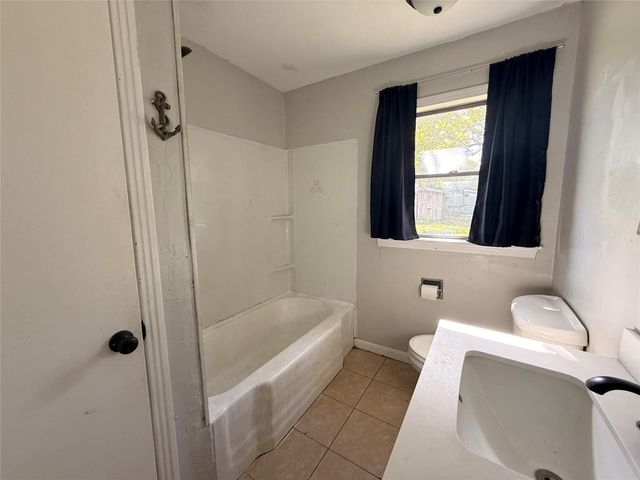 1521 15th Avenue N, Texas City, TX 77590