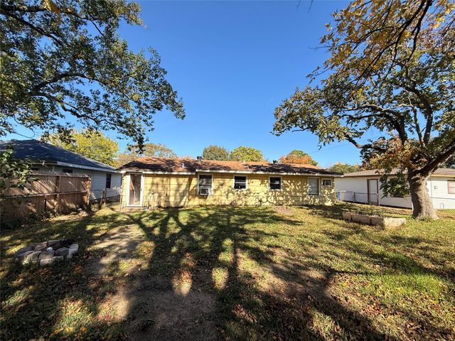 1521 15th Avenue N, Texas City, TX 77590