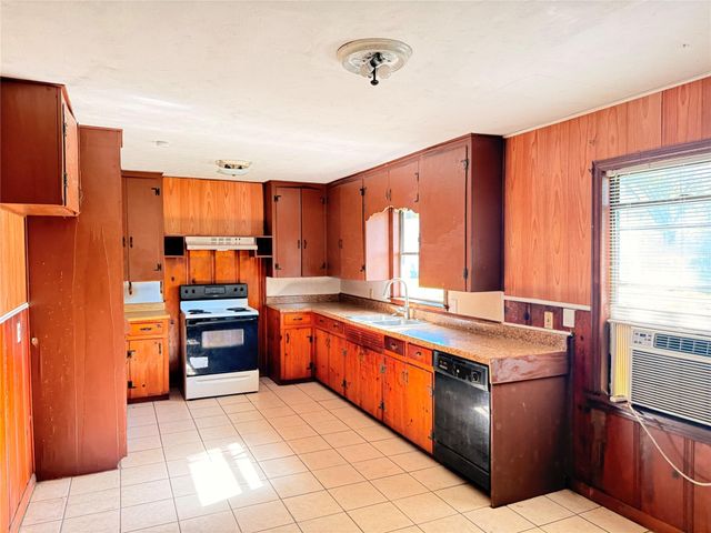 1521 15th Avenue N, Texas City, TX 77590