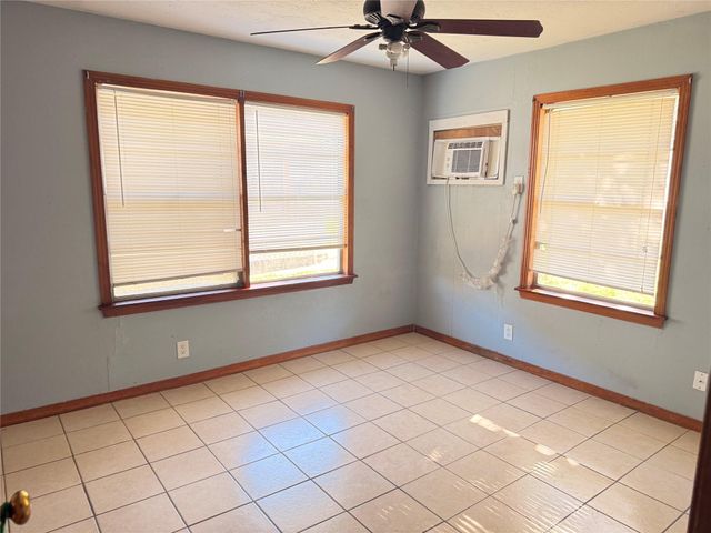 1521 15th Avenue N, Texas City, TX 77590