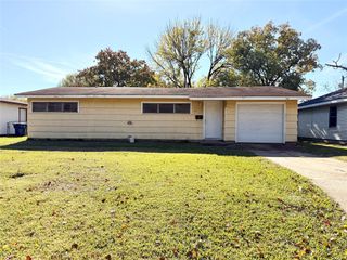 1521 15th Avenue N, Texas City, TX 77590