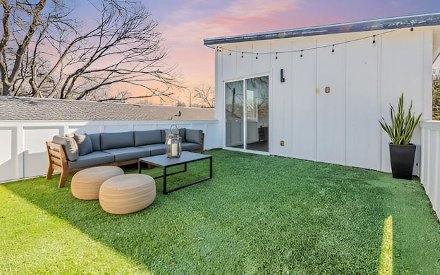 1130 Spur ST A, Austin, TX 78721