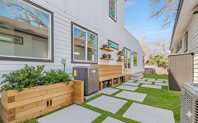 1130 Spur ST A, Austin, TX 78721