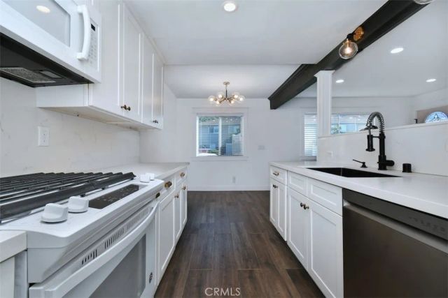 28159 Robin Ave, Saugus, CA 91350