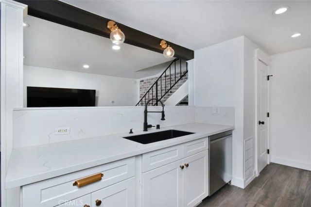 28159 Robin Ave, Saugus, CA 91350