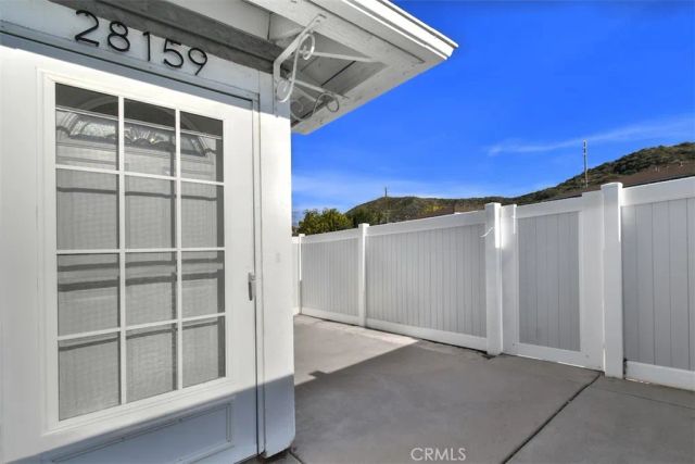 28159 Robin Ave, Saugus, CA 91350