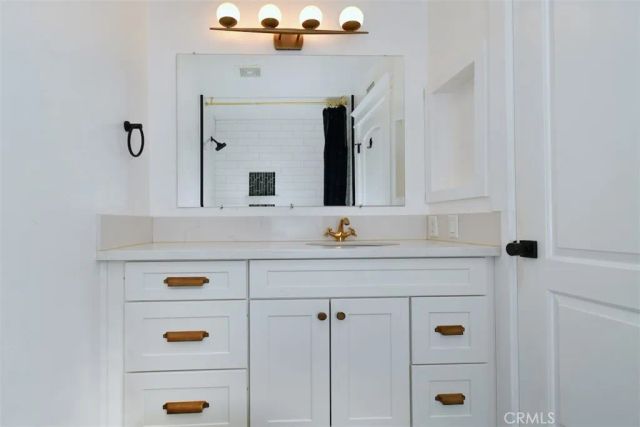 28159 Robin Ave, Saugus, CA 91350
