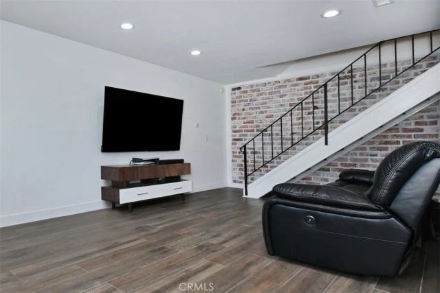 28159 Robin Ave, Saugus, CA 91350