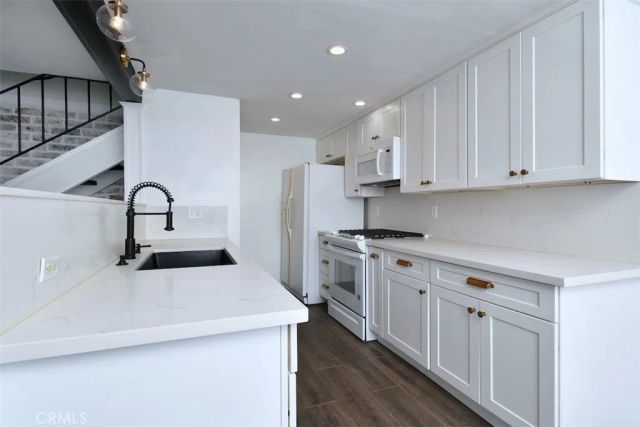 28159 Robin Ave, Saugus, CA 91350