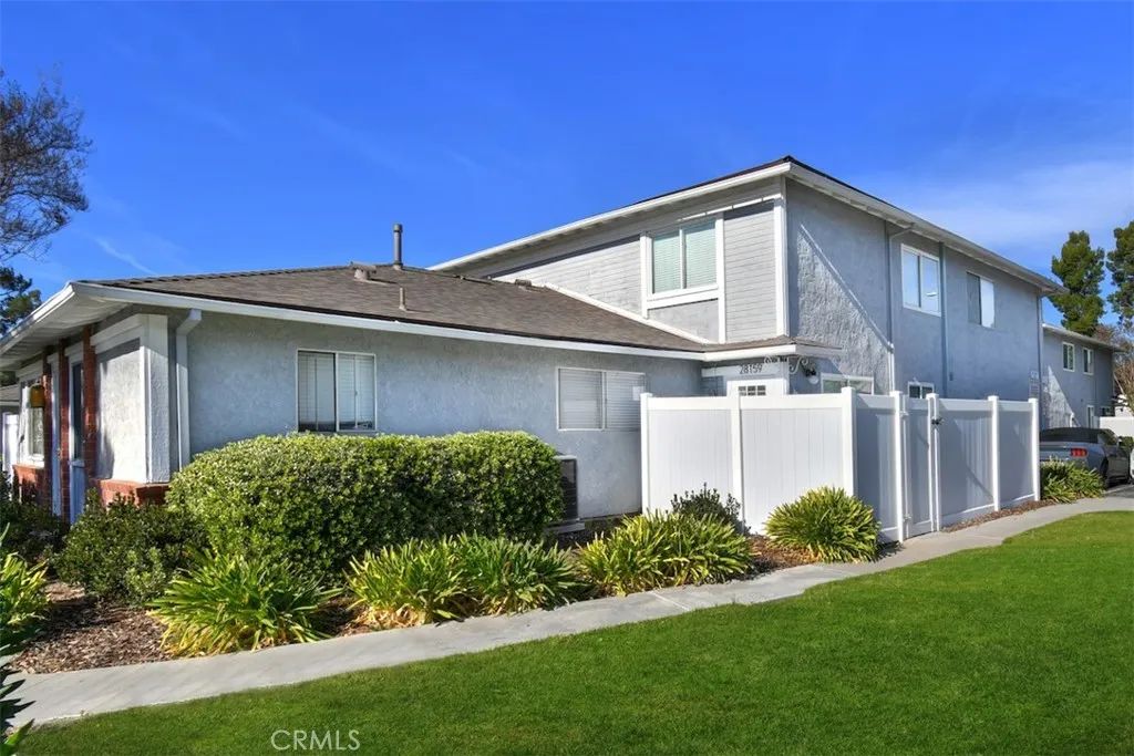 28159 Robin Ave, Saugus, CA 91350