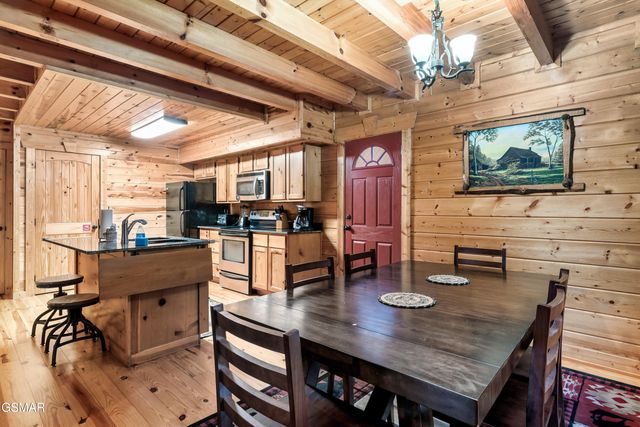 223 Forrest Loop Way, Gatlinburg, TN 37738