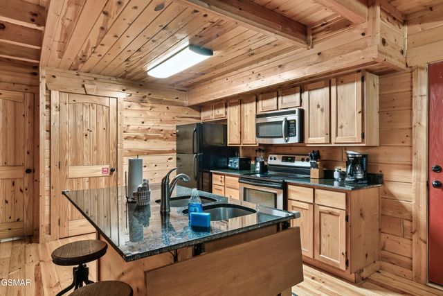 223 Forrest Loop Way, Gatlinburg, TN 37738