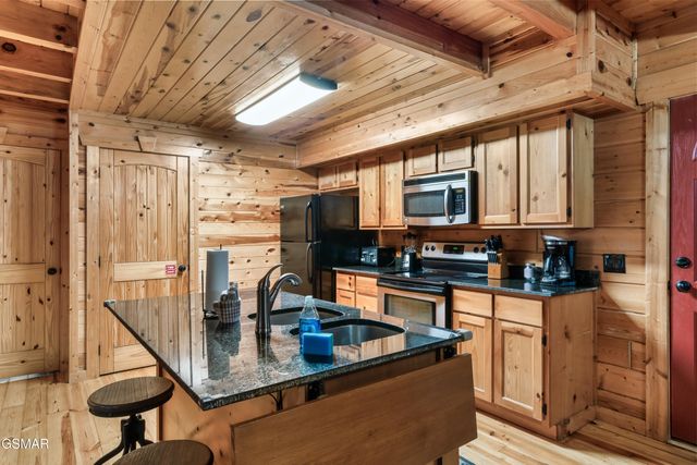 223 Forrest Loop Way, Gatlinburg, TN 37738