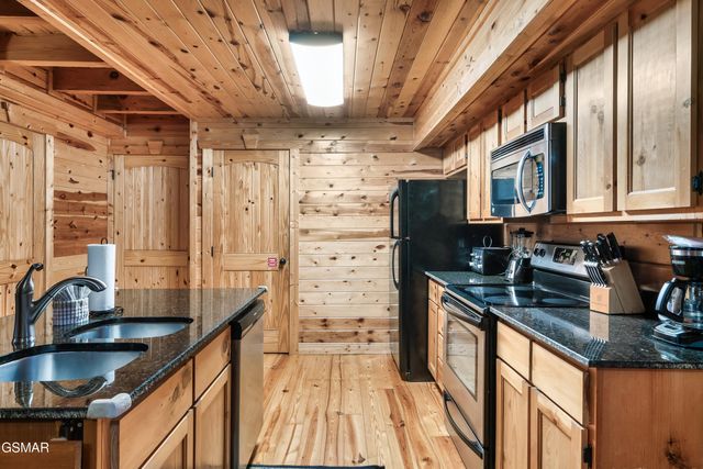 223 Forrest Loop Way, Gatlinburg, TN 37738