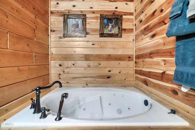 223 Forrest Loop Way, Gatlinburg, TN 37738