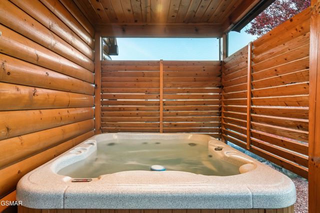 223 Forrest Loop Way, Gatlinburg, TN 37738