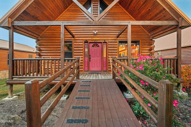 223 Forrest Loop Way, Gatlinburg, TN 37738