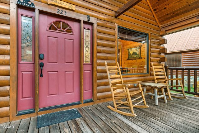 223 Forrest Loop Way, Gatlinburg, TN 37738