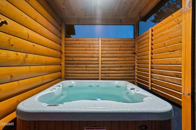 223 Forrest Loop Way, Gatlinburg, TN 37738