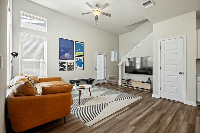8013 Lennon DR, Austin, TX 78744