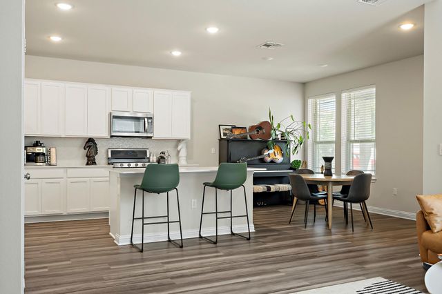 8013 Lennon DR, Austin, TX 78744