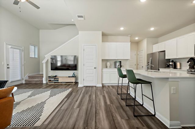 8013 Lennon DR, Austin, TX 78744