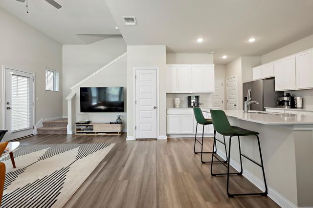 8013 Lennon DR, Austin, TX 78744