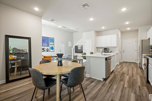 8013 Lennon DR, Austin, TX 78744
