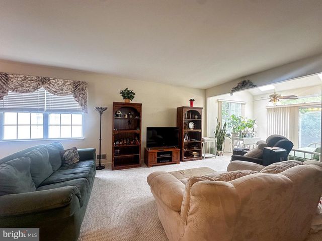 90 BRIARWOOD DR, Tuckerton, NJ 08087