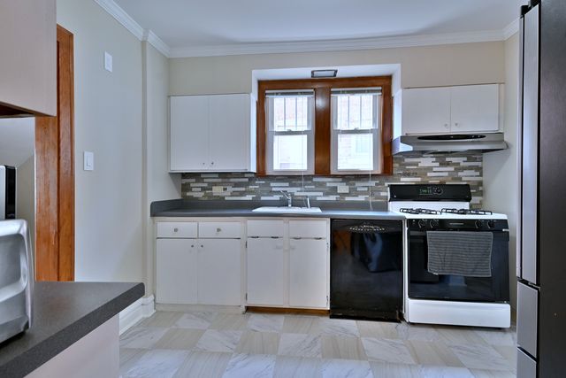 3218 SCOVILLE Avenue, Berwyn, IL 60402
