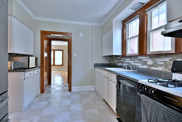 3218 SCOVILLE Avenue, Berwyn, IL 60402