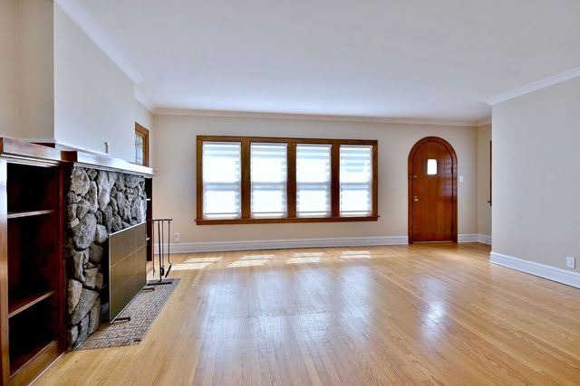 3218 SCOVILLE Avenue, Berwyn, IL 60402