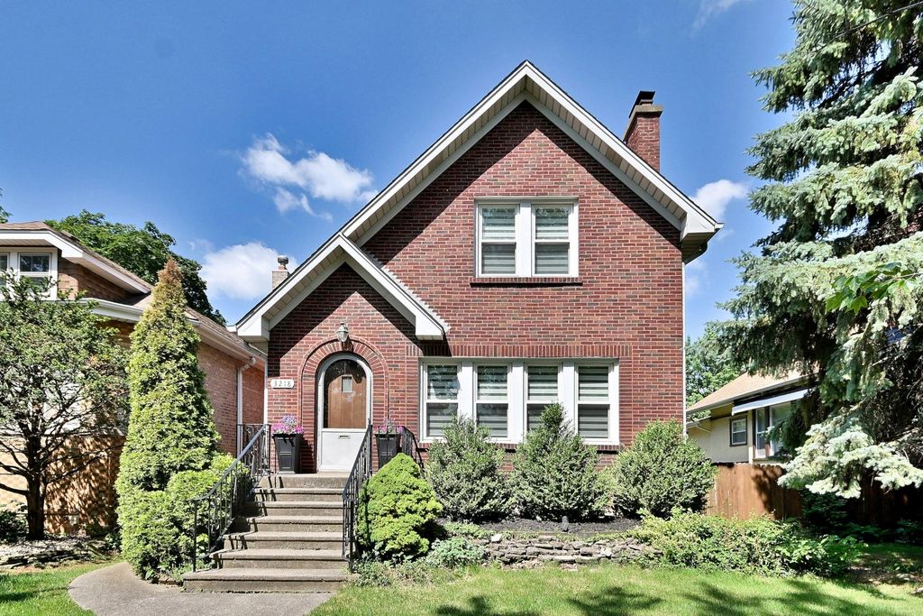 3218 SCOVILLE Avenue, Berwyn, IL 60402