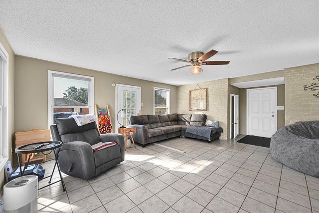 226 S Fishtrap Road, Greenville, SC 29611