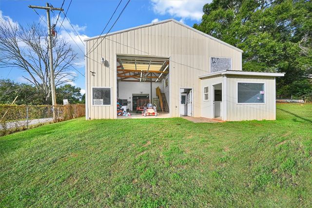 226 S Fishtrap Road, Greenville, SC 29611