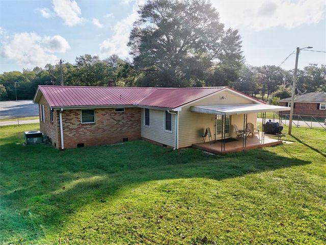 226 S Fishtrap Road, Greenville, SC 29611